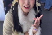 谁让你是百变少女呢~周敢敢吐槽：在场外逛了10分钟 没有一个人认出我